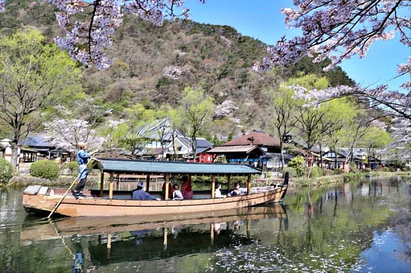 推薦變身為江戶人，從屋形船上欣賞櫻花，感受夢幻的穿越時空之旅。