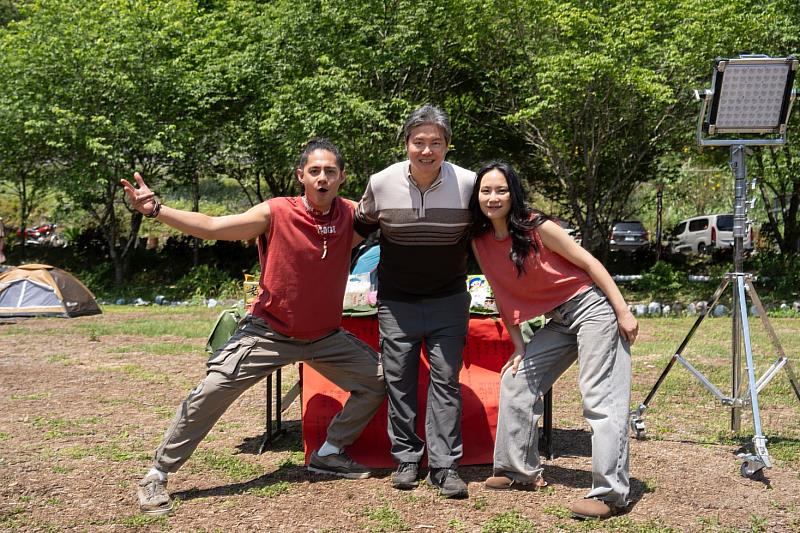 主要演員合影。左起：Tlow Hayung曾少東、Wilang Lalin洪金輝、Amuyi呂薔。