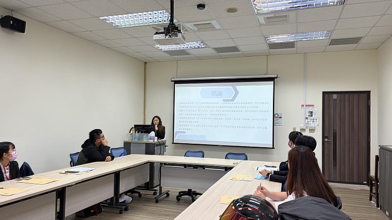 南華大學財金系舉辦研討會洞察AI金融趨勢,拓展研究新思維,圖為學生組發表。