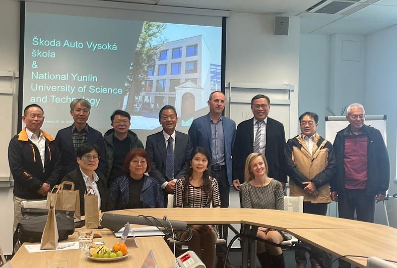 巫銘昌副校長偕同葉惠菁國際長及4所學院代表訪問Škoda Auto University。