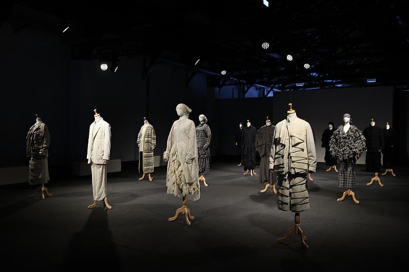 TANGTSUNGCHIEN新作：柔軟結構承載身體與情緒記憶