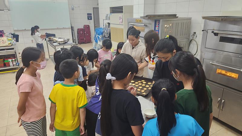 救國團斗六終身學習中心益童烘焙，愛心傳承！兒童節公益手作烘焙送溫暖！