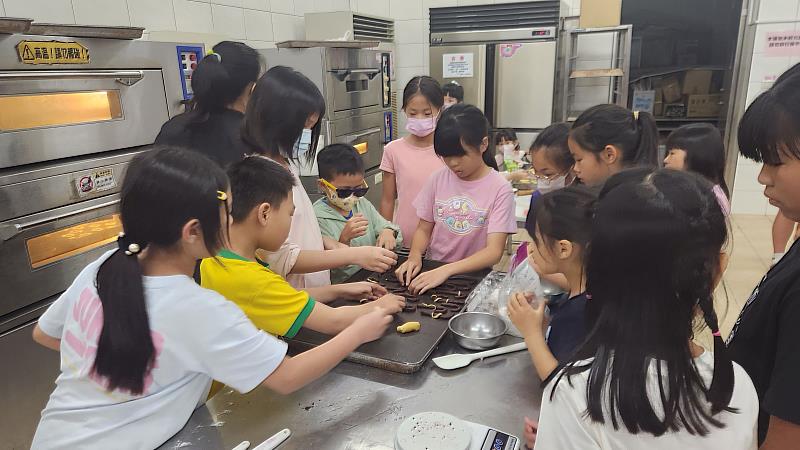 救國團斗六終身學習中心益童烘焙，愛心傳承！兒童節公益手作烘焙送溫暖！