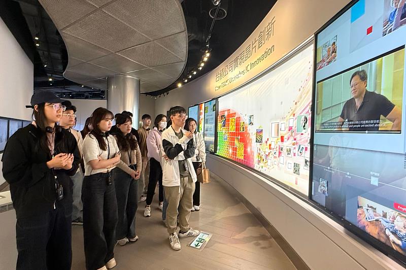 國貿系主任謝俊魁強調，東海國貿的核心價值是培養具全球競爭力的跨域人才，全力協助學生實現個人職涯發展目標，並在國際舞台上展現出色的就業競爭力。