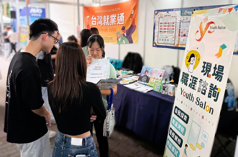 北分署YS走入校園，將職涯服務帶到青年身邊，協助青年接軌職場。