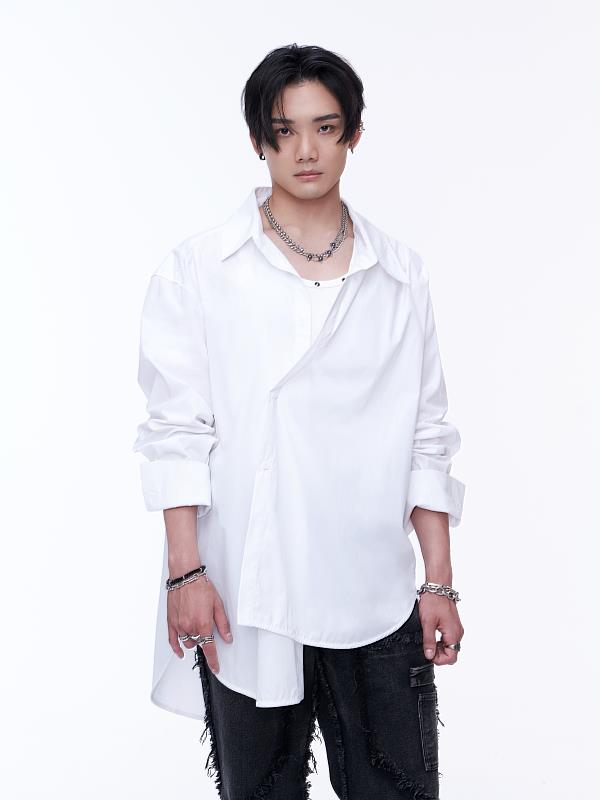 徐暐翔以溫暖且富感染力的歌聲,為新美館週年演唱會揭開序幕。