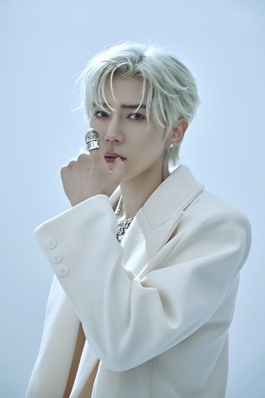 新北市美術館開館週年活動，4月25日晚間由情歌王子Bii畢書盡攜手新北市交響樂團跨界壓軸共演。