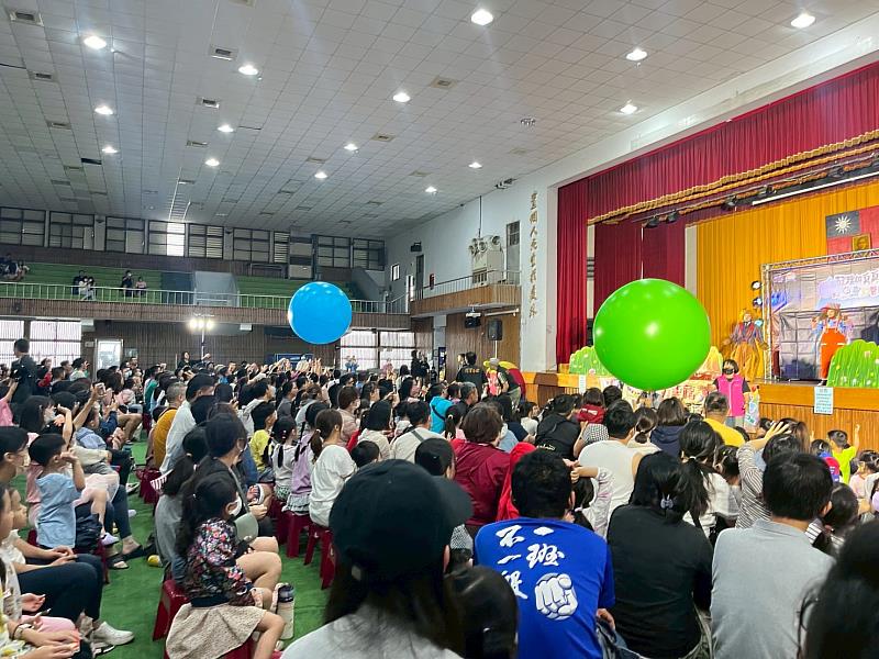 蘋果劇團演出精彩互動環節。