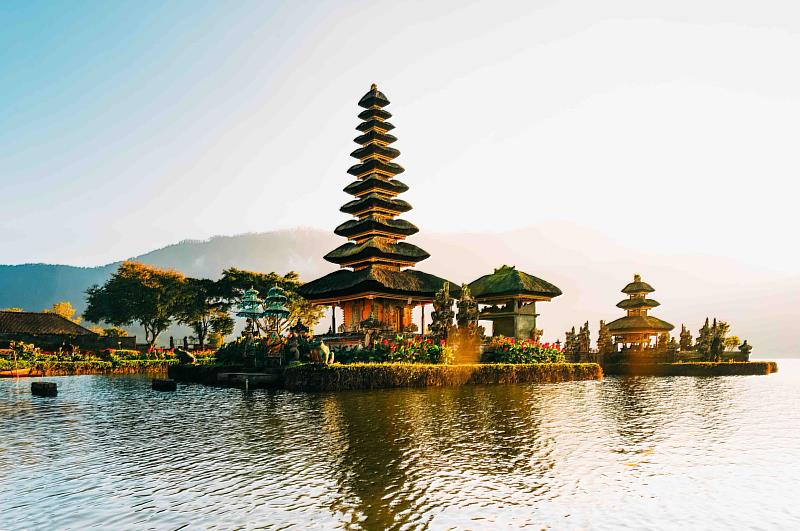 峇里島著名的布拉坦水神廟,帶給旅人們無數的動人體驗。