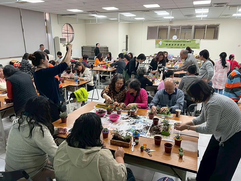伊甸舉辦園藝療癒課程，替照顧者紓壓。
