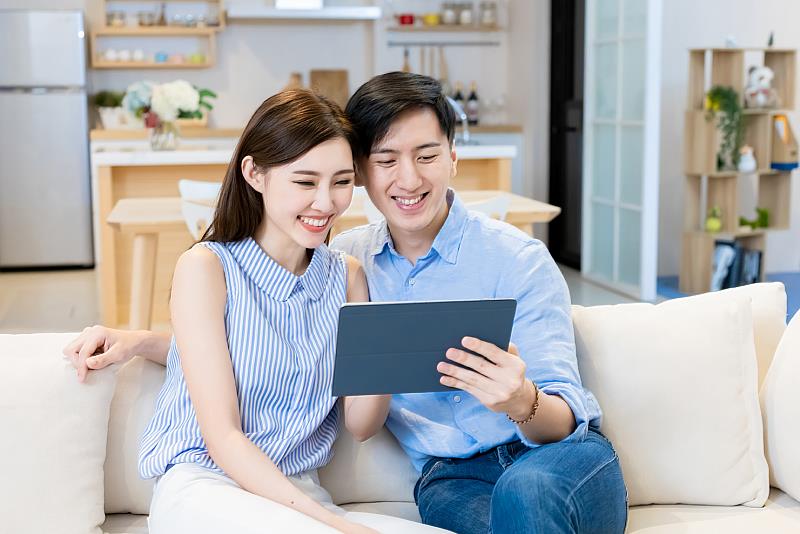 中嘉寬頻前瞻布局，率先商轉家用10G對稱頻寬；MSO業首家推出2G對稱頻寬資費，開啟新世代連網體驗。