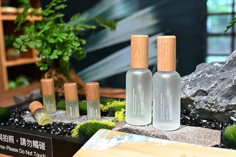林業保育署嘉義分署與大醫生技聯名以「香續山林,森生不息」為主題,推出阿里山紅檜、牛樟精油與噴霧。