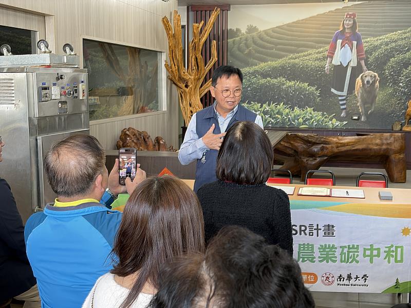 嘉義縣番路鄉鄉長蕭博勝致詞,肯定雙方產學合作結合地方茶產業與永續農業發展,並期待透過USR計畫推動在地農業碳中和與地方產業升級。