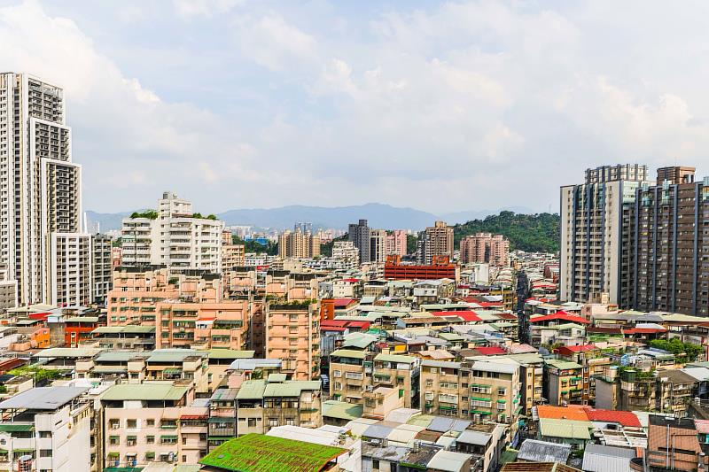 位於新北蛋黃區的中和區2025上半年的空屋率僅5.9%，顯示房市有剛性需求支撐，房價甚至仍有微幅上漲。