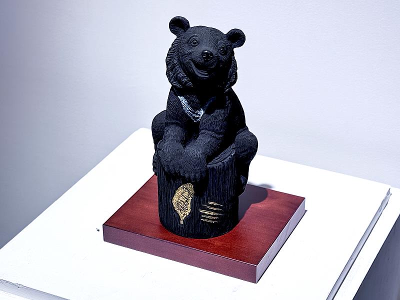 炭與鹽的對話 羅廣維雕塑展映照資源與永續發展