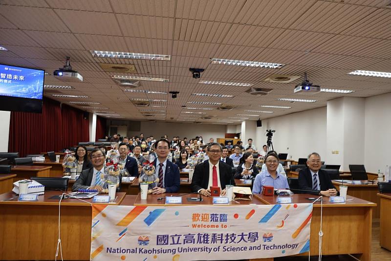 台船與高科大簽署MOU，產學代表共同合影，展現攜手培育海事與造船人才的合作成果。
