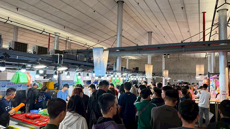 竹風漁市開幕2個月吸引逾60萬人次朝聖。