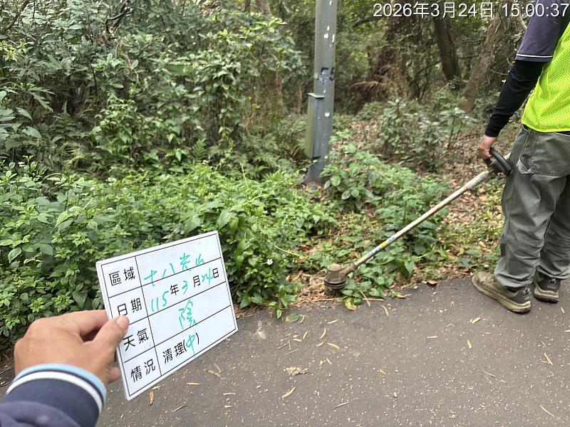 十八尖山割草。