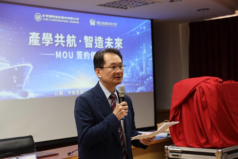 高科大校長吳忠信於簽約儀式致詞，強調產學合作與人才培育的重要性。