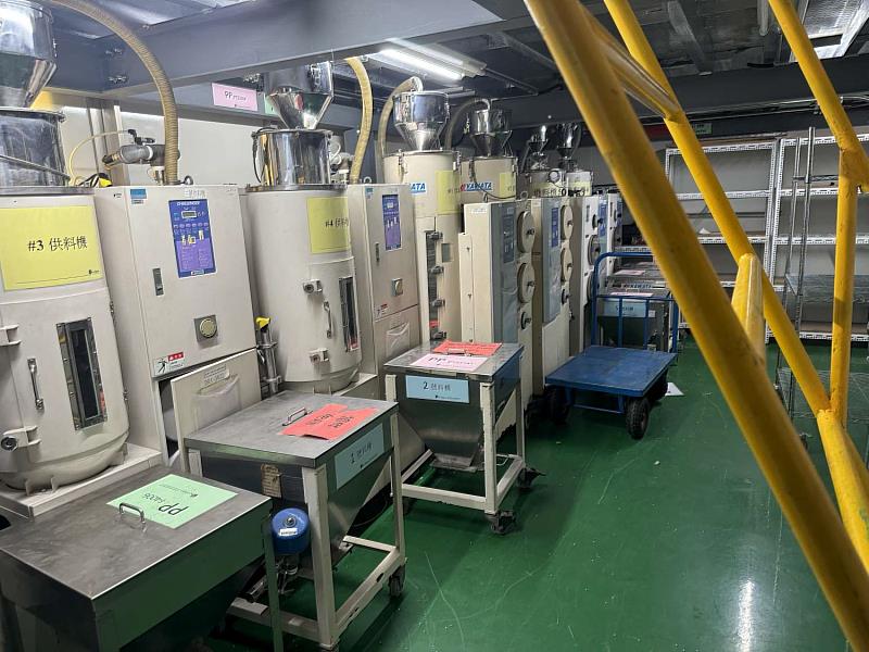 製程區地面鋪設Epoxy防蝕塗層。