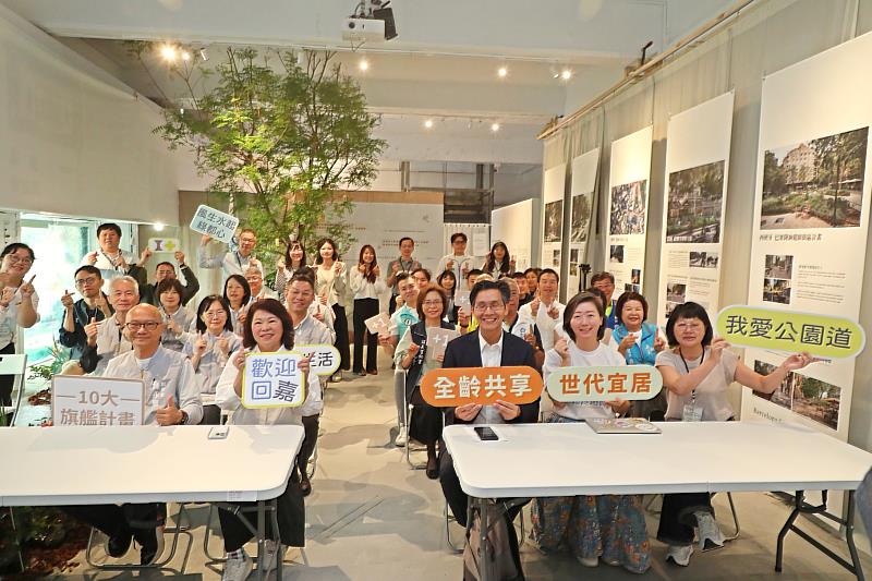 西區大發展成果展大合照。