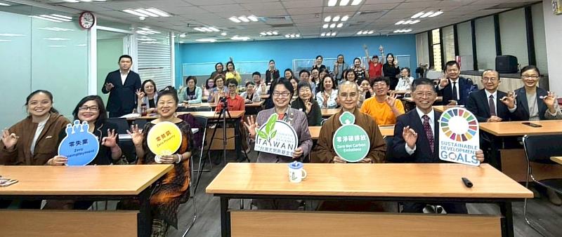 尤努斯三零ESG精英講座《永續從心念開始：傳遞正向價值》參與者合影。