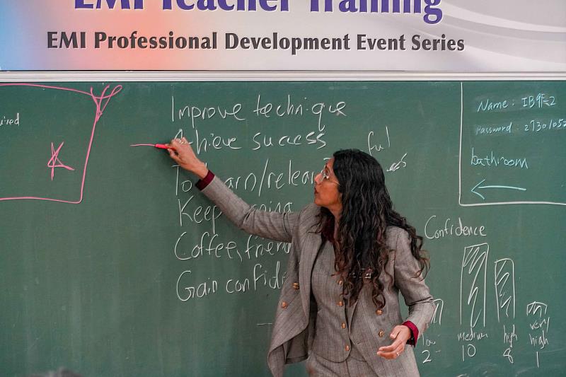 UC Irvine教授Devin Shanthikumar以「Back to Basics The Growing Importance of Fundamentals in the AI Era」為題進行主題演講。