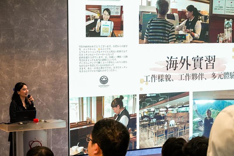 世新大學日文系校友劉映緹分享跨國求學與職涯規劃經驗。（世新大學提供）