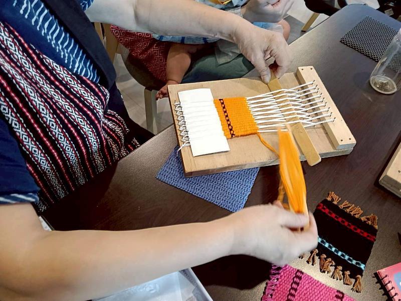 「新店部落見學」體驗編織魚網燈，邀請民眾一同走進阿美族傳統文化。