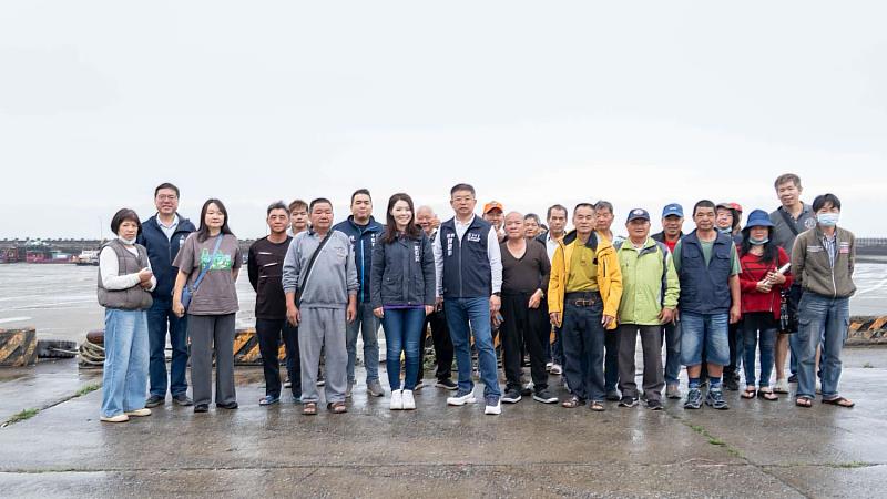 高虹安市長與漁民朋友交流，回應第一線需求。