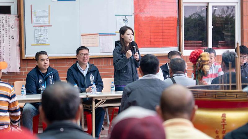 高虹安市長與漁民朋友交流，回應第一線需求。