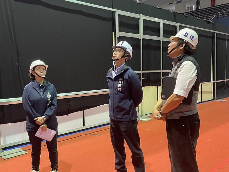 林琨瀚副市長現場視察1樓籃球場區域。