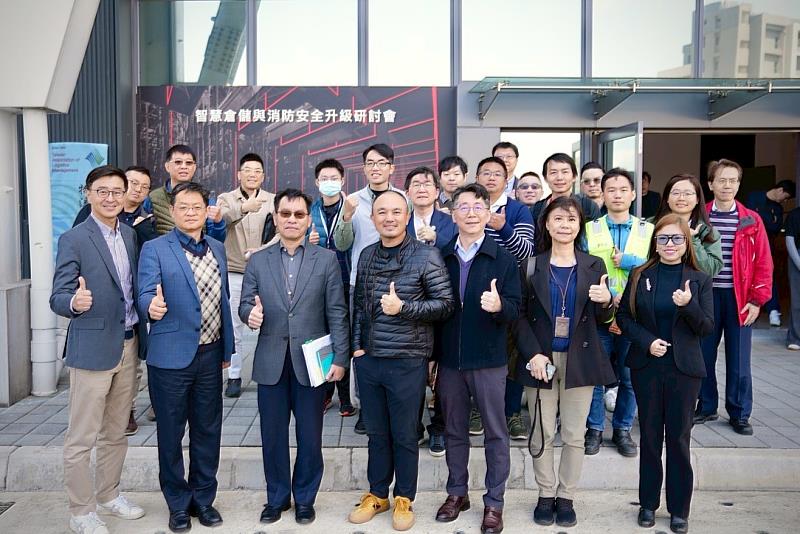 中華民國物流協會與永聯物流開發舉辦的智慧倉儲與消防安全升級研討會於3月12日圓滿落幕。會後，永聯物流開發創辦人暨執行長張建泰（中）與中華民國物流協會理事長穰穎宣（左起）、桃園市經濟發展局副局長耿彥偉、內政部消防署主任秘書鄭志強等貴賓合影留念。