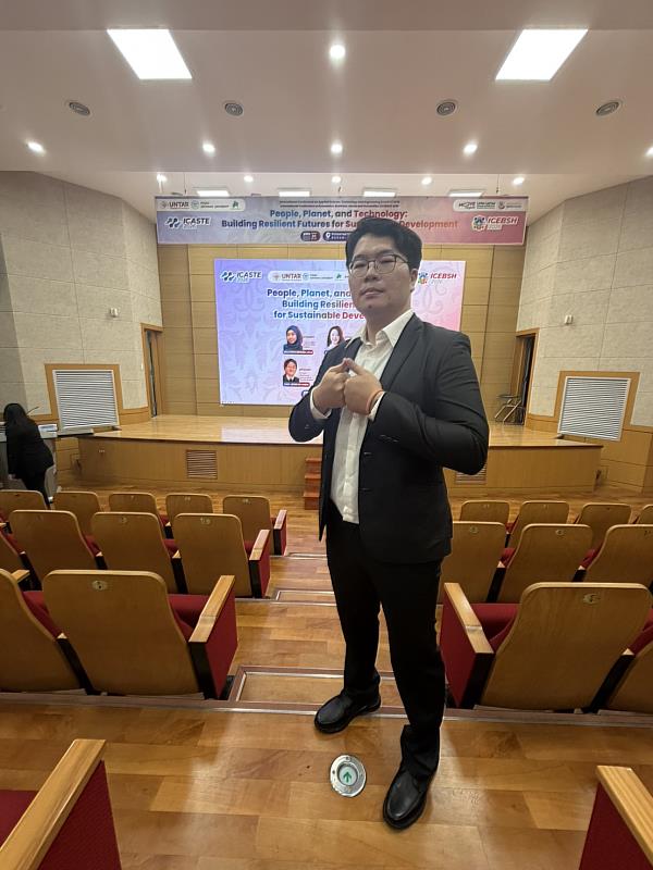 企管所研究生林敬祺以英文發表國際研討會。