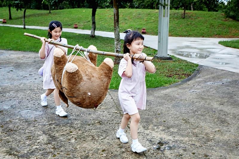 雙人負重等4大關卡挑戰團隊默契。