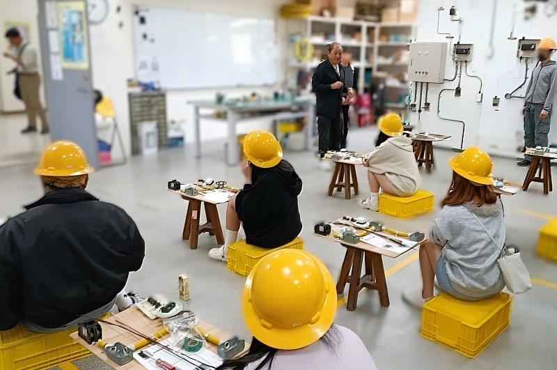 北分署宜蘭職業訓練場結合「財團法人臺北市失親兒福利基金會宜蘭分事務所」,帶領未就學未就業少年透過水電職訓認識職業內容。