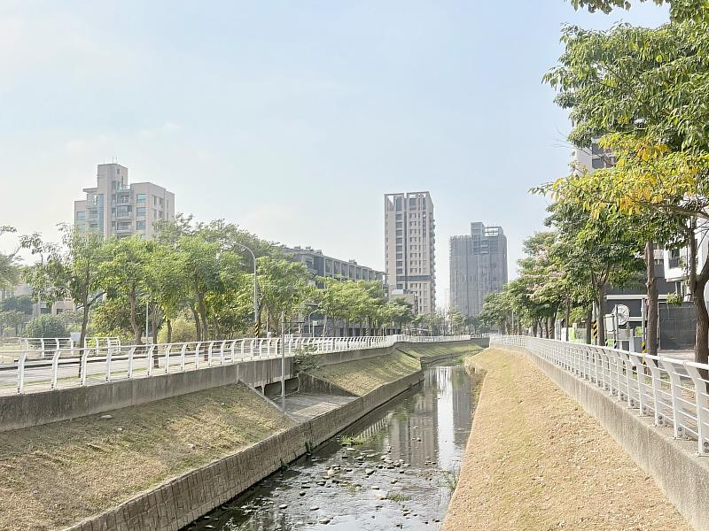 仁武目前以首購與自住需求為主。信義房屋仁武重劃店專員黃肇隆觀察，購屋族主要來自左營與三民舊商圈的外溢人口。