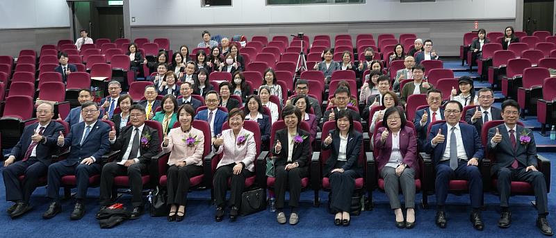 114年度績優合作銀行頒獎典禮合影。