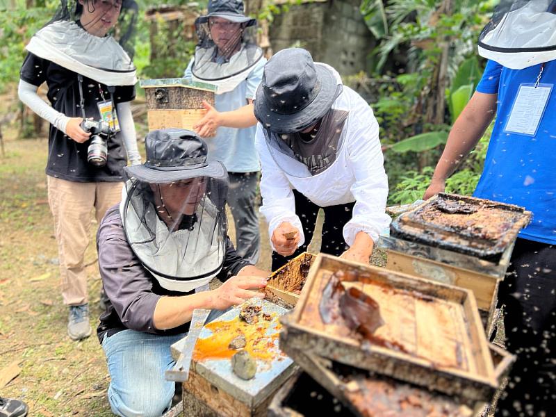 那瑪夏計畫偕同那瑪夏區原住民社區合作社及迎蜂有限公司赴菲律賓參與原生蜂養殖技術培訓，展現跨國合作促進地方產業發展。