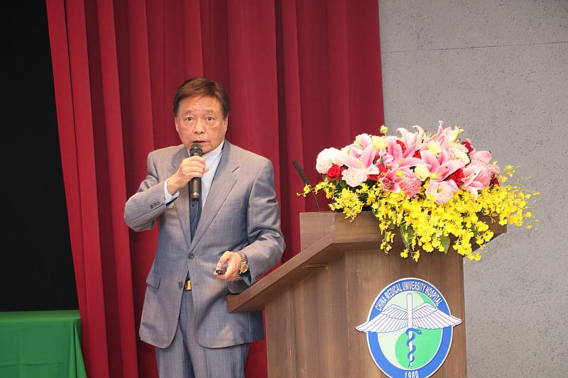 中國醫藥大學旅日傑出校友王輝生醫師獲邀回母校參加「我們的家園-臺灣」講座會,發表專題演講。