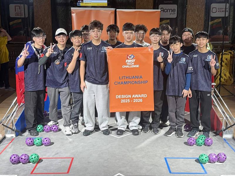 輔仁中學學生勇奪FTC臺灣賽冠軍。