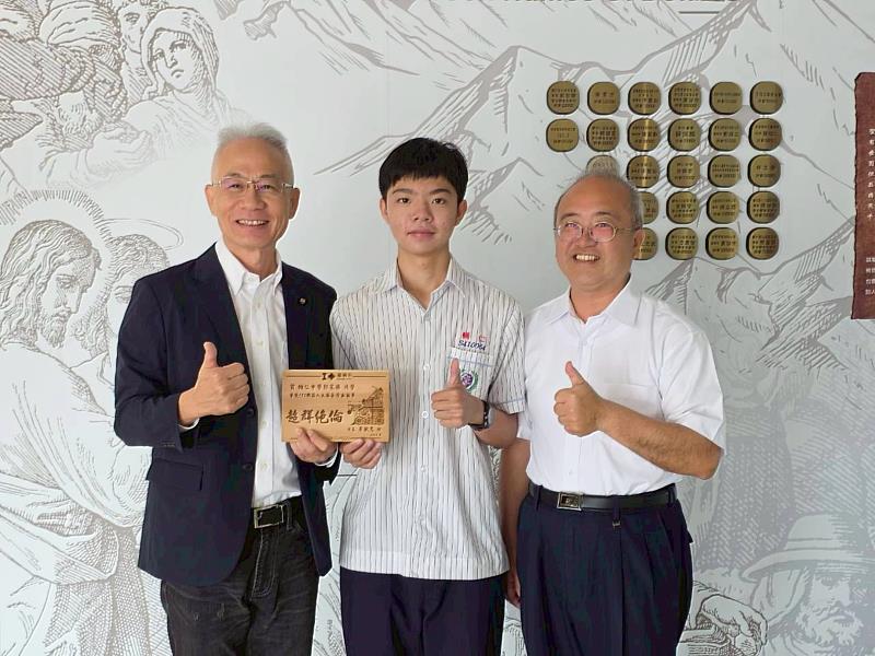 教育處郭添財處長代表黃敏惠市長表達祝賀與肯定。