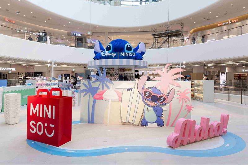 MINISO台中迪士尼快閃店插旗全新開幕的漢神洲際購物中心，以迪士尼主題店裝盛大開幕。（資料來源：MINISO）