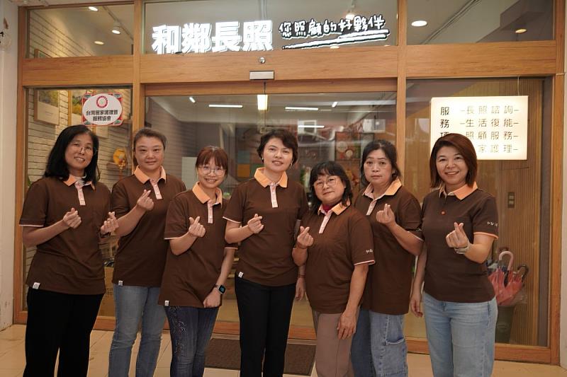 和鄰長照期待透過「Papa照」整合醫療、照護服務與家庭支持，強化社群照護的延續性。