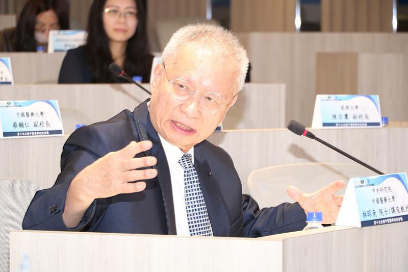 中研院林昭庚院士蒞臨會場指導。