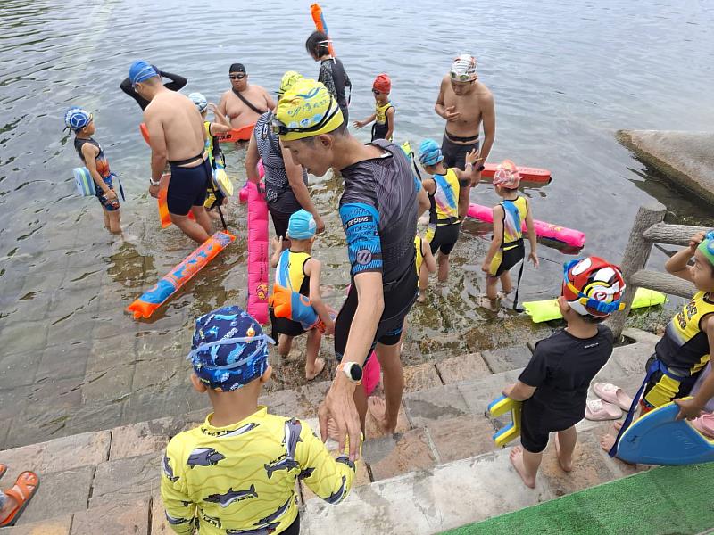 台東活水湖夏季開放游泳 安全守則請民眾遵守