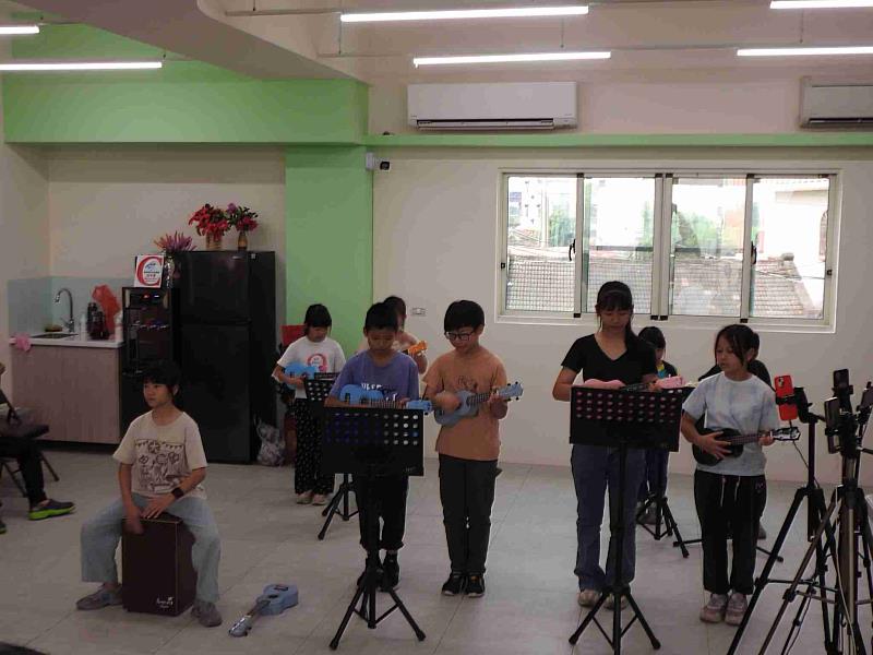 大鄉國小攜手公益團體前進長照據點 音樂與健康宣導陪伴長者