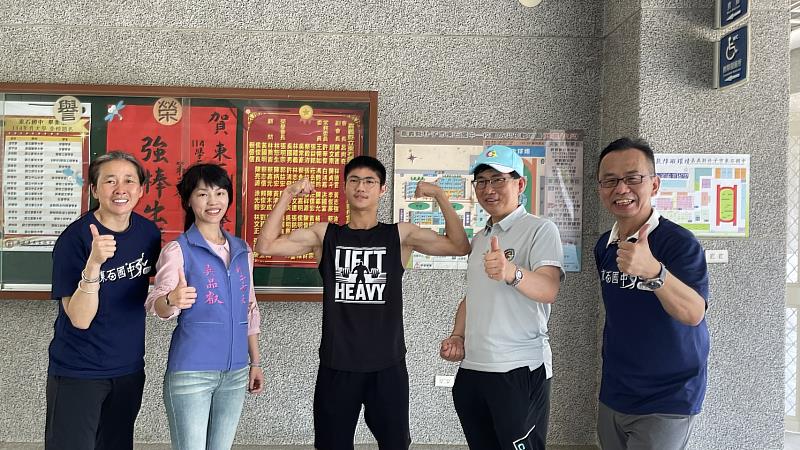 嘉縣體壇捷報!東石國中戴懿濤勇奪健美1金2銀