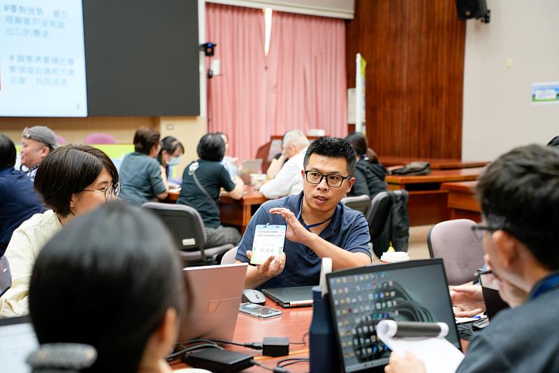 下午場則採實作工作坊形式，引導各校USR團隊盤點計畫亮點，進行跨校分組交流與實務演練，將USR成果轉化為具體ESG行動方案。