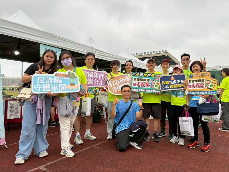與參賽選手宣導反詐騙